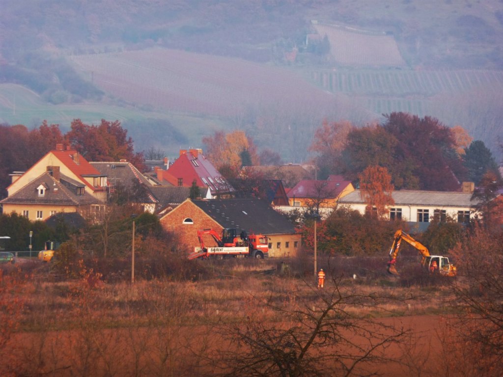 Am 07.11.2011 haben auch die Umbau- und Sanierungsarbeiten im Bf Laucha begonnen. Klaus Pollmcher hielt den Start im Bild fest.