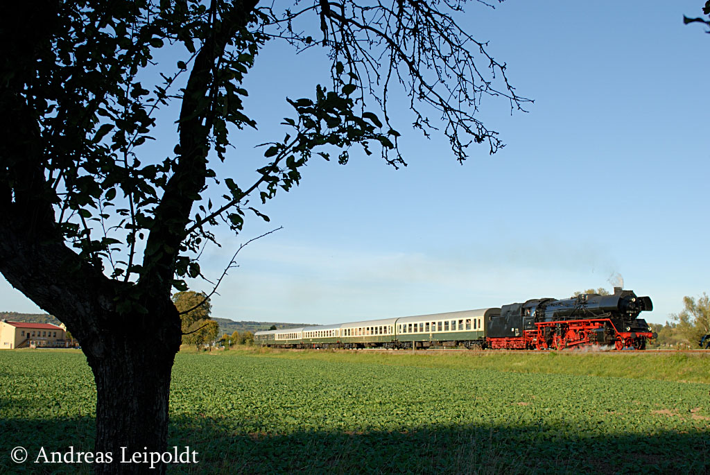 Am Nachmittag des 30.09.2012 war die 41 1144-9 mit dem  Rotkppchen-Express I  von Freyburg unterwegs zurck nach Altenburg. (Foto: Andreas Leipoldt)