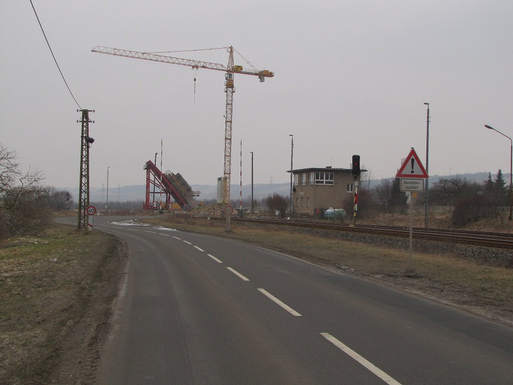 An dieser Stelle wird die zukntige ICE-Trasse die Unstrutbahn bei Karsdorf, durch den Bau der neuen Unstruttalbrcke kreuzen; 19.02.2011