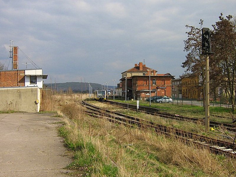 Blick auf die Gleise im Bahnhof Roleben, der an diesem Ostermontag durch zwei Sonderzge der Burgenlandbahn, auf unsere Initiative hin, wieder einmal angefahren wurde; 05.04.2010 (Foto: Thomas Menzel)