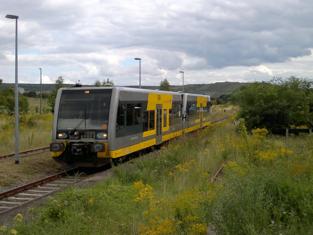 Burgenlandbahn 672 907  Stadt Braunsbedra  + 672 905  Stadt Naumburg (S)  als RB 34874 aus Naumburg Ost, bei der Einfahrt zum 6. Unstrutbahnfest in Roleben. Aus diesem Anlass bestellten wir wieder 4 Zugpaare, die an dem Tag von Wangen weiter nach Roleben gefahren sind.