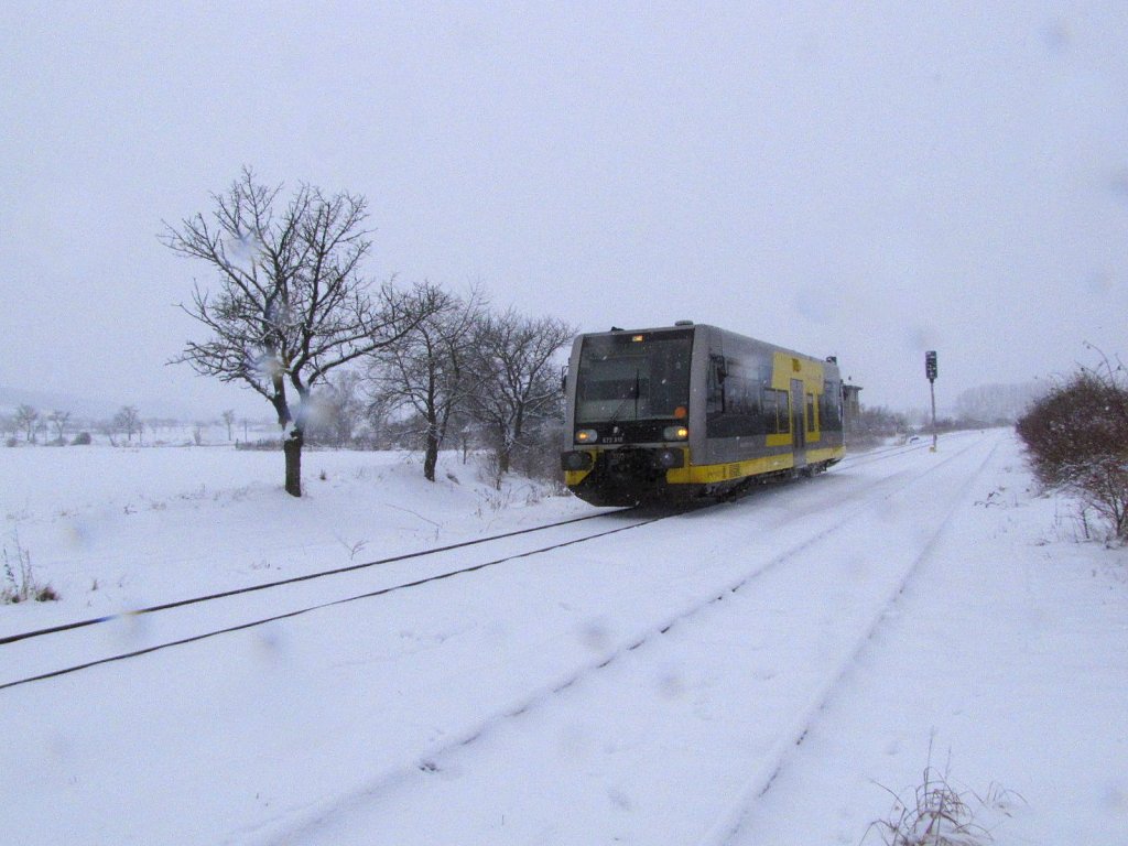 Burgenlandbahn 672 918  Finnebahn  als RB 25973 von Wangen nach Naumburg Ost, bei der Ausfahrt in Laucha; 02.01.2010
