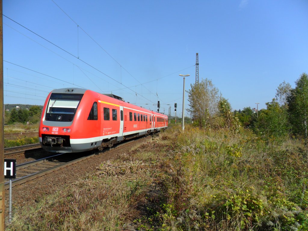DB 612 001 bei der Weiterfahrt in Richtung Weienfels am 25.09.2011 in Naumburg Hbf.
Diese Einheit war sicherlich beim Papstbesuch im Einsatz.