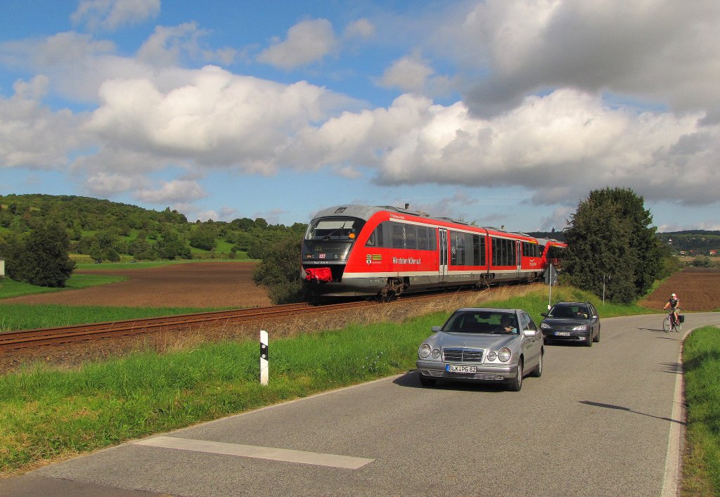 DB 642 219-9 + 642 230-6 als RB 34869 von Nebra nach Naumburg Ost, bei Kleinjena. Die Triebwagen kamen als Verstrker wegen dem Freyburger Winzerfest zu Einsatz; 10.09.2011