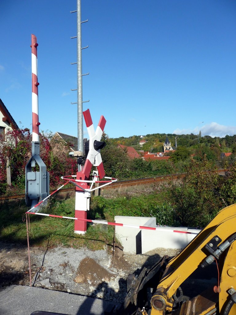 Der Bahnbergang vor dem Beginn der Sanierungsarbeiten in Robach; 07.10.2011 (Foto: Klaus Pollmcher)