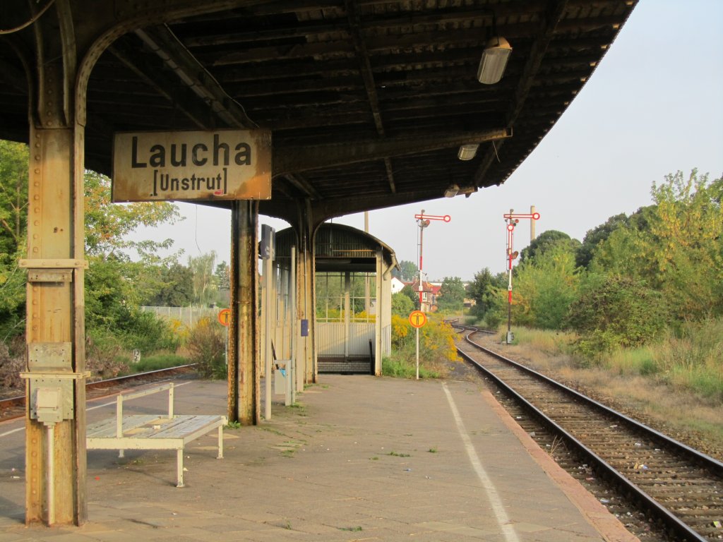 Der Bahnsteig in Laucha, der ab Herbst 2011 umgebaut werden wird; 22.08.2011 (Foto: Dieter Thomas)