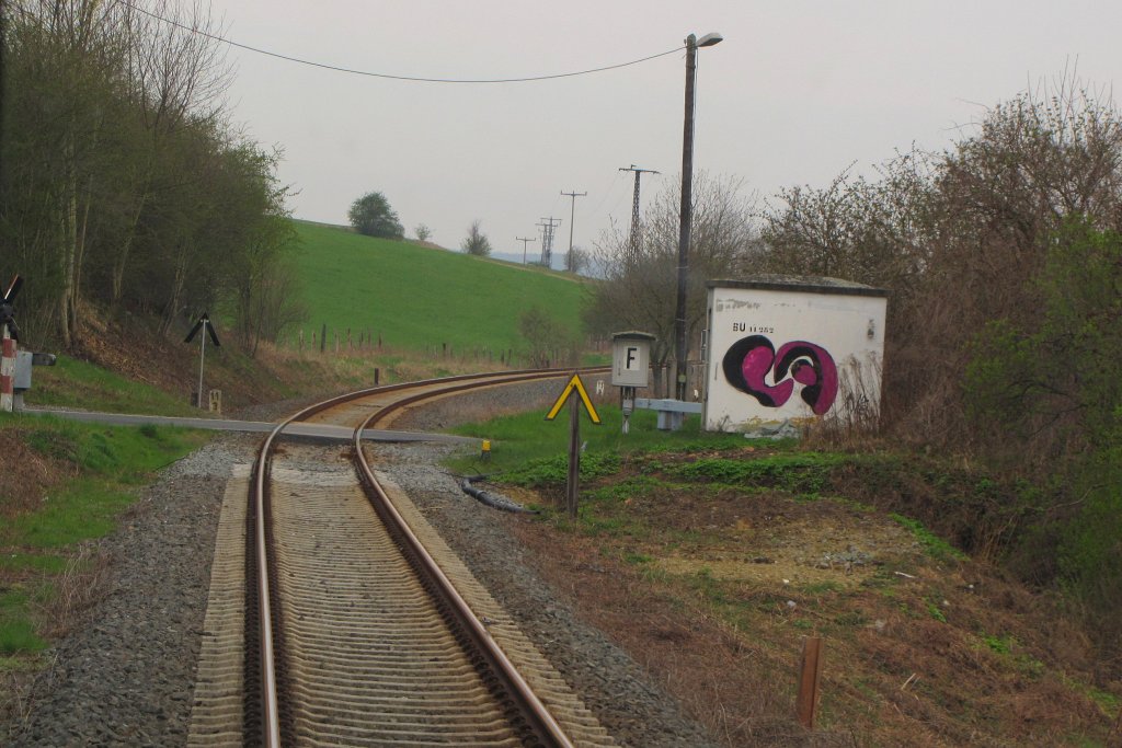 Der Bahnbergang der B176 am Km 11,282, am Hohn bei Laucha; 12.04.2012