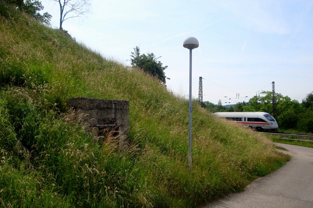 Der Eingang zum ehemaligen Luftschutzbunker in Naumburg Hbf; 15.06.2011 (Foto: Gnther Gbel)