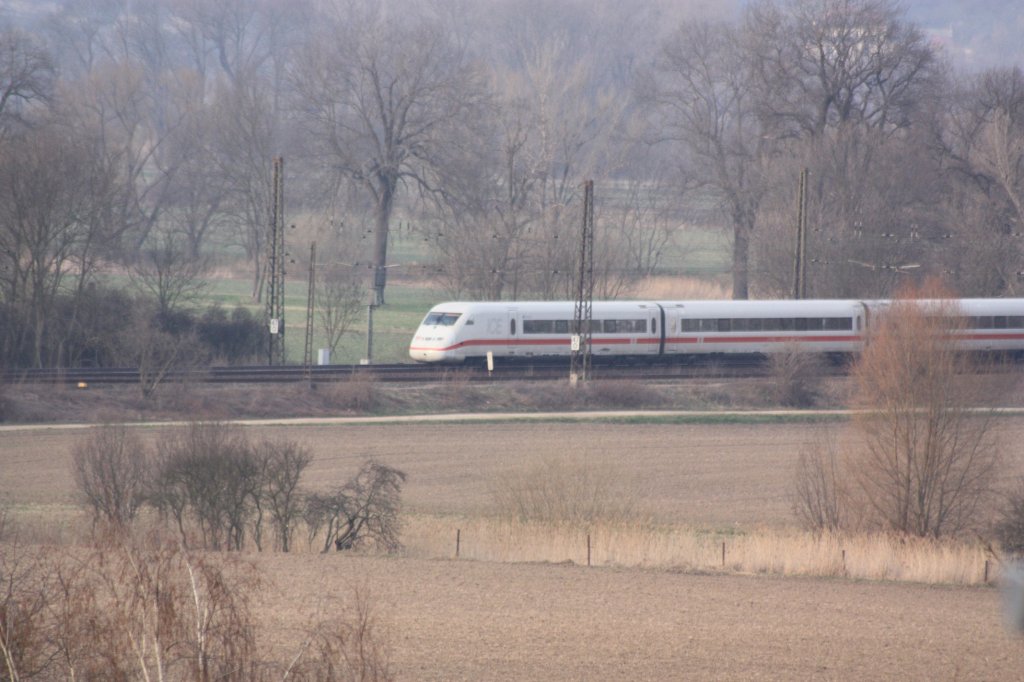 Die ICE 290 und 291 von Interlaken Ost nach Berlin Gesundbrunnen und zurck werden mit ICE´s der  BR 402 gefahren, anstatt der ICE-T die sonst auf der Thringer Bahn vertreten sind; 24.03.2010 Naumburg 