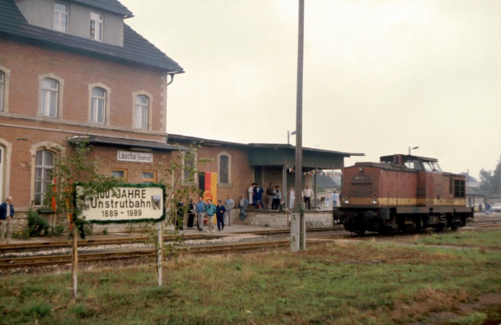 DR 110 059-3 whrend dem 100. Geburtstag der Unstrutbahn im Bf Laucha; 01.10.1989 (Foto: Klaus Pollmcher)
