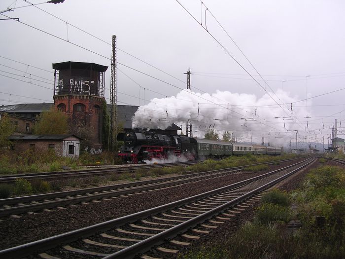 DR 41 1144-9 mit dem RE 16280  Rotkppchen-Express  von Eisenach nach Freyburg, bei der Ausfahrt in Naumburg Hbf; 21.10.2007 (Foto: Thomas Menzel)