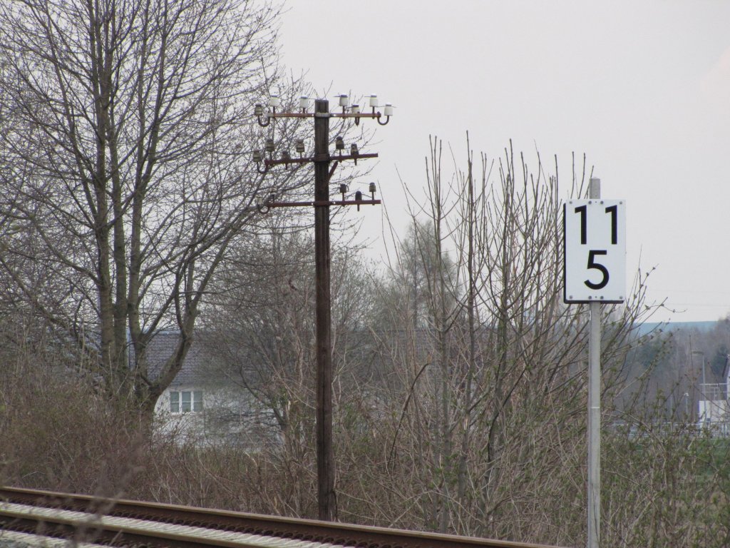 Ein alter Telegrafenmast am Kilometer 11,5 zwischen Laucha und Balgstdt; 05.04.2010