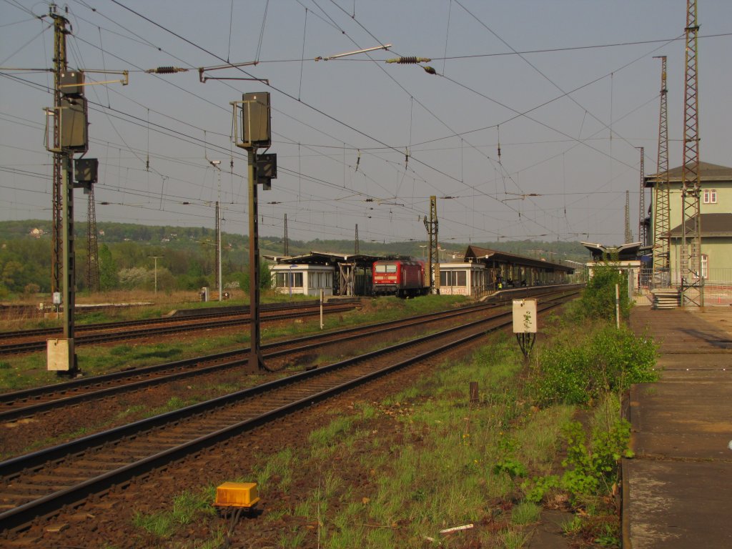 Gleis 1 und 2 in Naumburg (S) Hbf. Dies sind die beiden Hauptgleise der Thringer Bahn von Jena und Erfurt nach Halle (S) und Leipzig; 21.04.2011