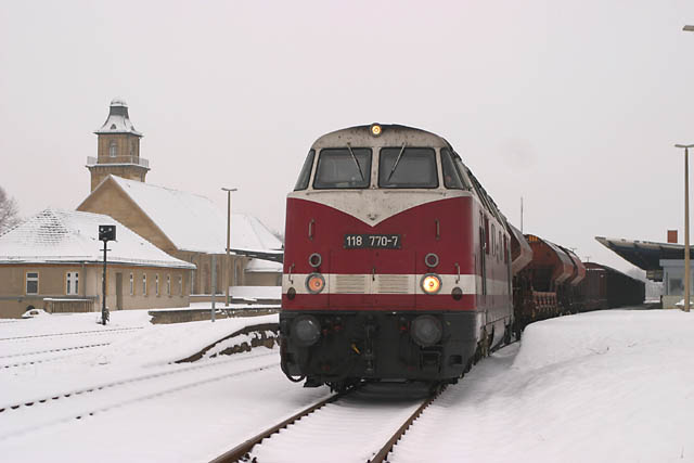 IG 58 3047 e.V. 118 770-7 mit einem Fotogterzug von Gera ber Nebra nach Smmerda, im Bf Zeitz; 29.01.2005 (Foto: Daniel Berg)