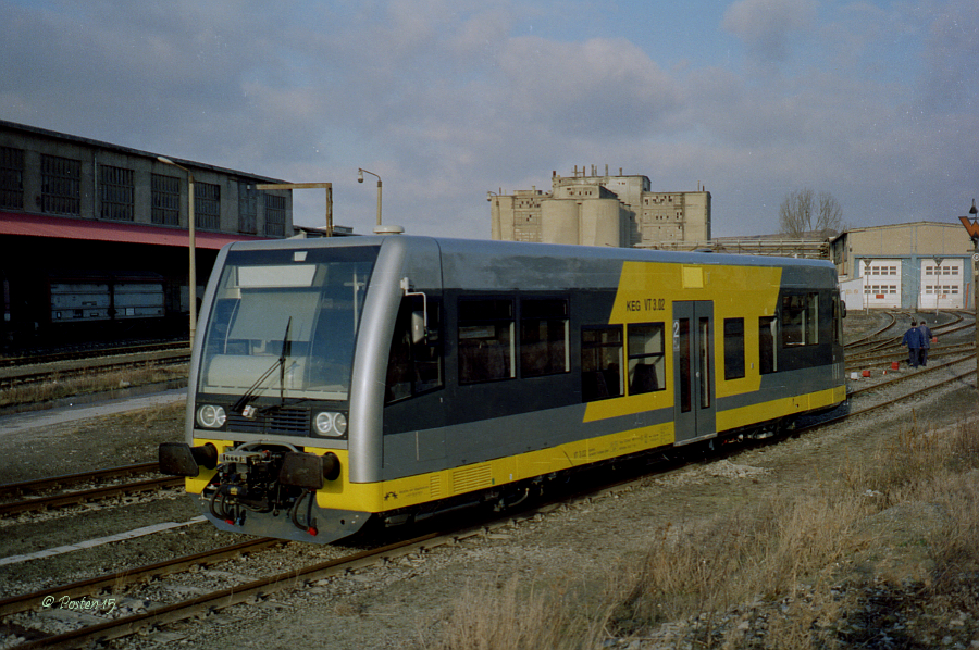 KEG VT 3.02 stand am 16.12.1998 als einer der ersten Triebwagen bei der KEG, auf dem Gelnde der KEG in Karsdorf. (Foto: Jrg Berthold)