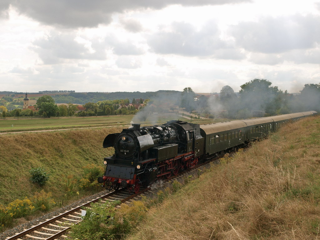 LEG 65 1049-9 mit dem DPE 85975 von Chemnitz nach Freyburg, am 12.09.2009 bei Wethau. (Foto: Steffen Tautz)