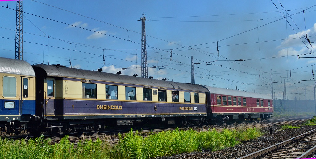 Mit dem  Rheingold Jubilum-Express  war am 22.06.2013 die 23 1097 im Saaletal von Leipzig Hbf nach Erfurt Hbf unterwegs. Am Zugende waren diese zwei Speisewagen eingestellt.