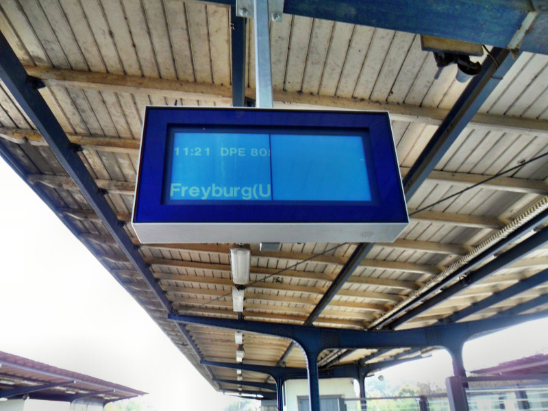 Seit es die Zugzielanzeiger Zeitz gibt, werden auch Sonderzge angezeigt.
Leider nicht vollstndig, wie in dem Fall des Winzerfestsonderzuges von Leipzig nach Freyburg; 08.09.2012