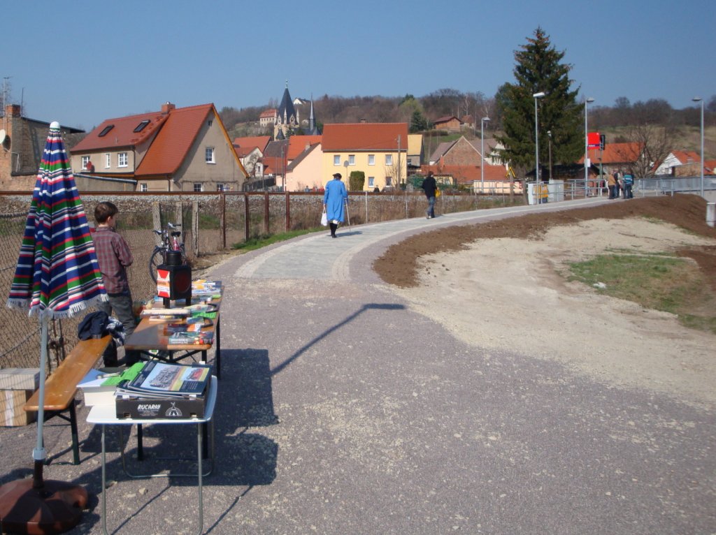 Unser Informationsstand anlsslich der Erffnung vom neu errichtete Haltepunkt in Robach am 24.03.2012. (Foto: Gnther Gbel)