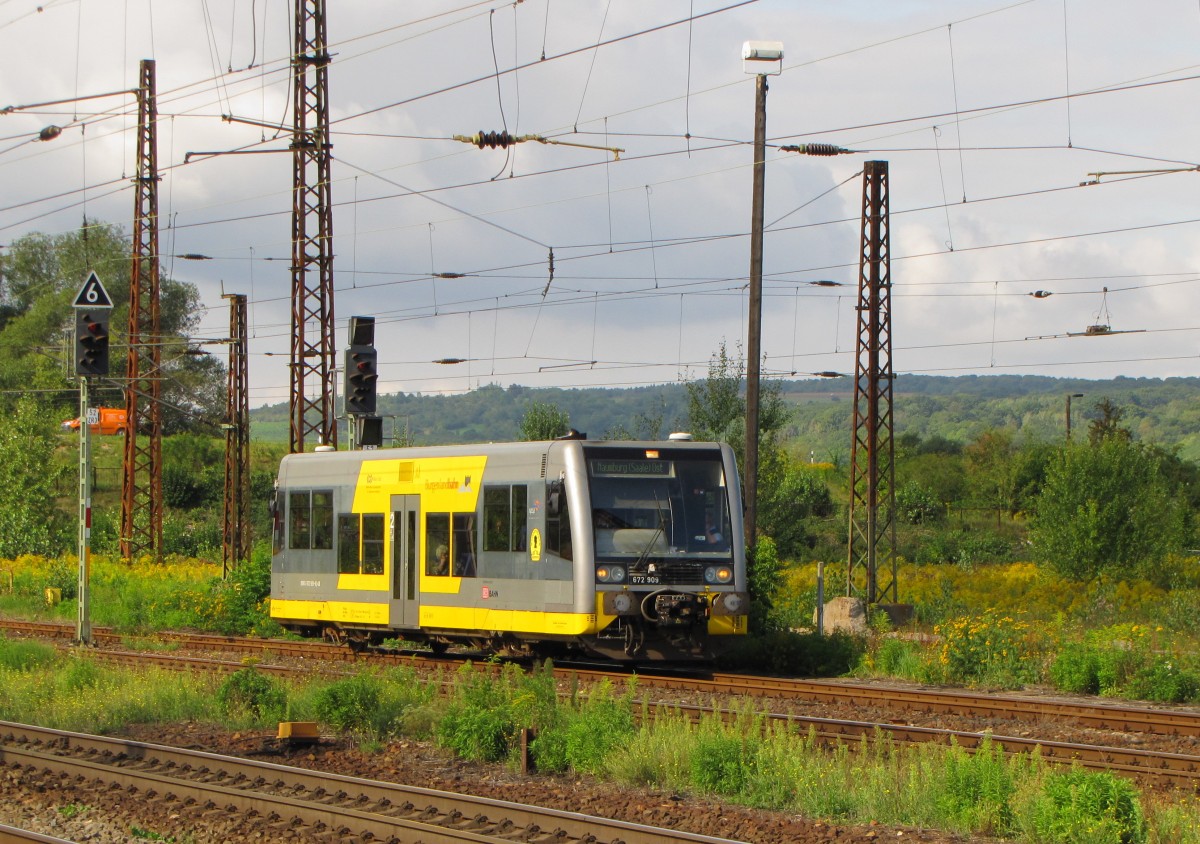 Burgenlandbahn 672 909 als RB 34871 von Wangen nach Naumburg Ost, am 08.09.2015 bei der Einfahrt in Naumburg Hbf.