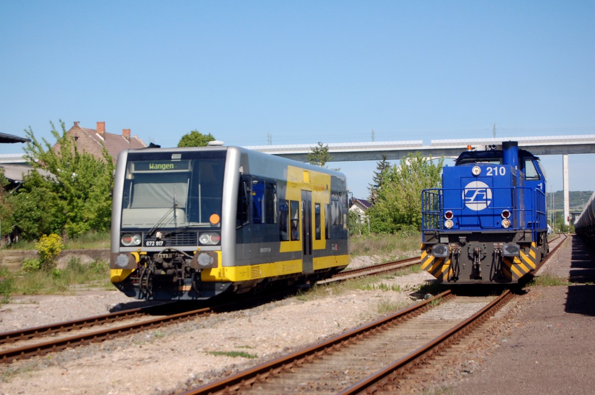 Burgenlandbahn 672 917 als RB 34870 von Naumburg Ost nach Wangen und InfraLeuna 210 am 16.05.2014 in Karsdorf Bbf. (Foto: dampflok015)