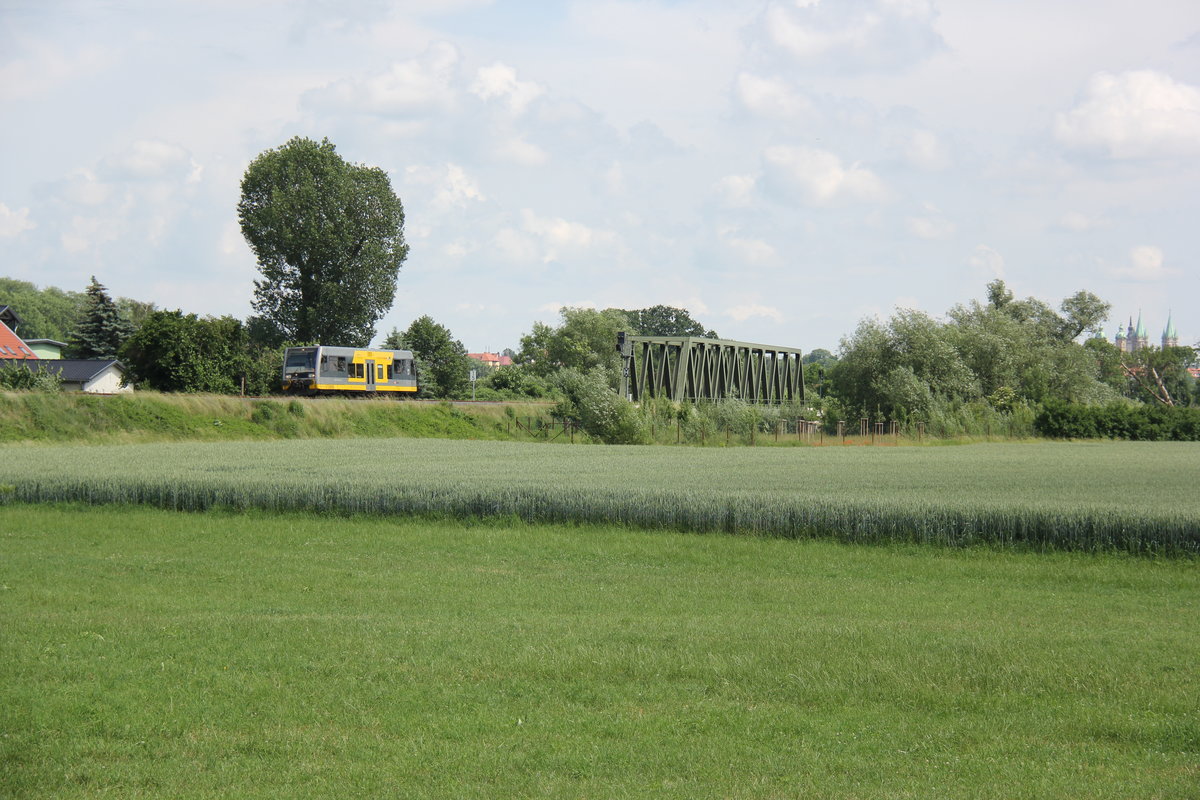 Burgenlandbahn 672 xxx als RB 26878 von Naumburg Ost nach Wangen, am 01.06.2018 bei Roßbach. (Foto: Wolfgang Krolop)