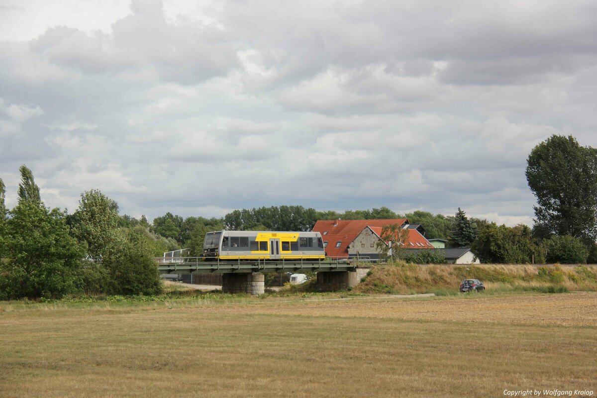 Burgenlandbahn 672 xxx als RB 26880 von Naumburg (S) Ost nach Wangen, am 25.08.2018 in Roßbach (Naumburg). (Foto: Wolfgang Krolop)