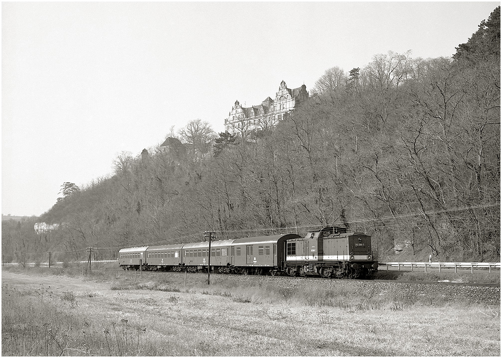 DB 202 288-7 war am 09.03.1994 bei Vitzenburg mit einem Personenzug nach Naumburg unterwegs. (Foto: Ludger Kenning)