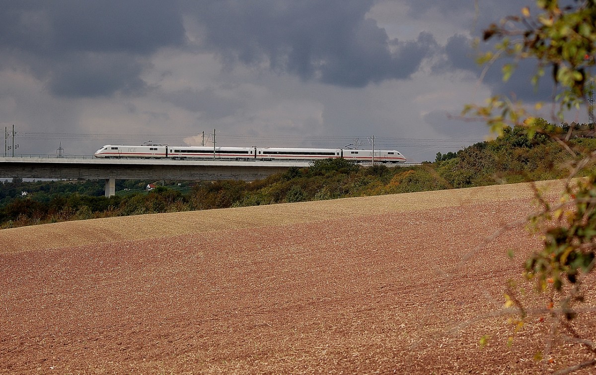 DB 410 102-8 + 410 101-0 als erste Messfahrt auf der Neubaustrecke von Erfurt Hbf nach Leipzig, am 01.09.2014 auf der Unstruttalbrücke bei Karsdorf. (Foto: dampflok015)
