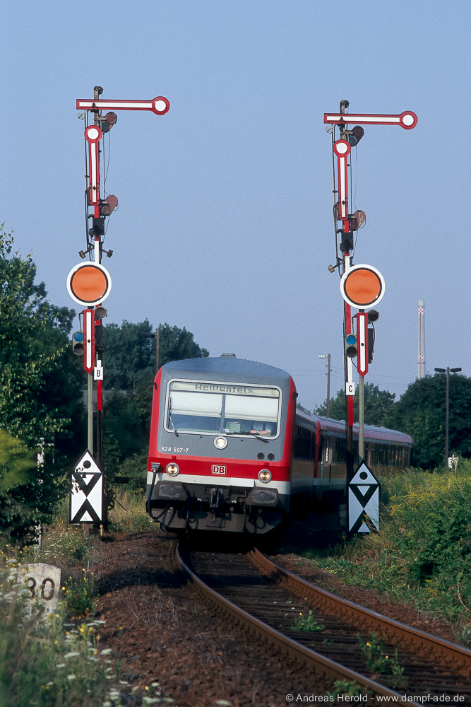 DB 628 597-6 als RB nach Weienfels, am 27.07.2006 in Zeitz. (Foto: Anderas Herold)