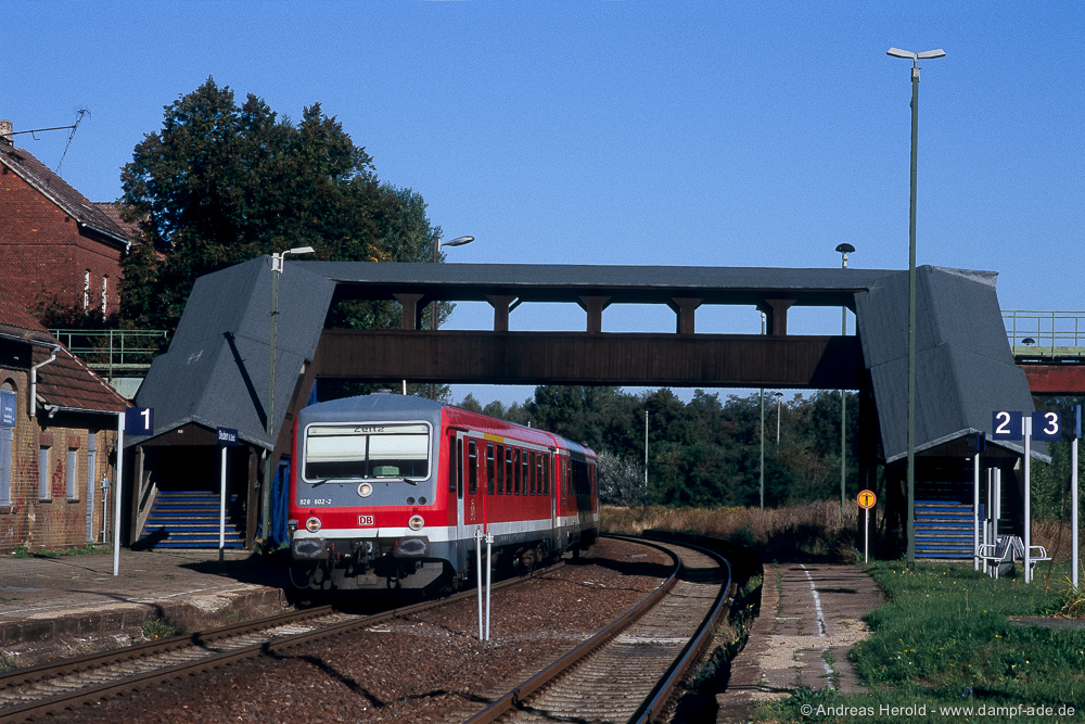 DB 628 602-2 als RB von Weienfels nach Zeitz, am 24.09.2006 im Bahnhof Deuben. (Foto: Andreas Herold)