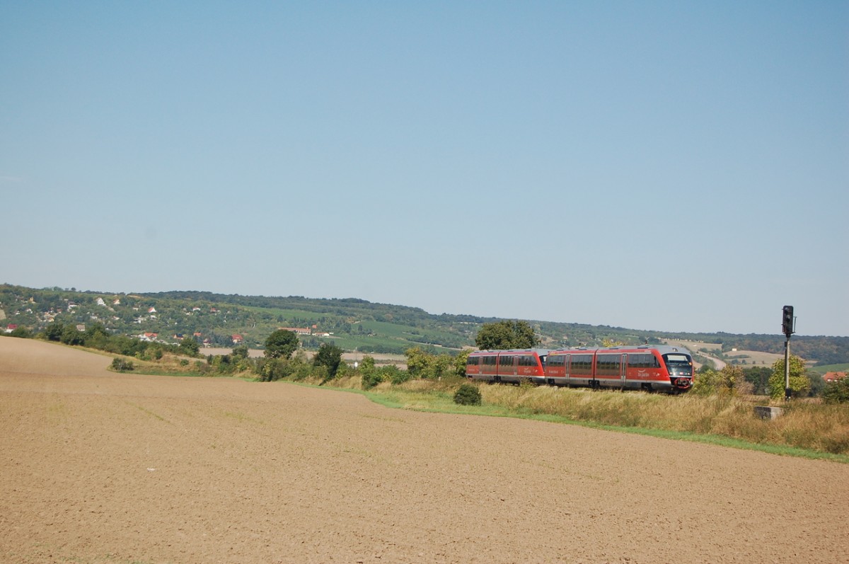 DB 642 219-9 + 642 227 als RB 34877 von Nebra nach Naumburg Ost, am 07.09.2013 bei Kleinjena. (Foto: dampflok015)