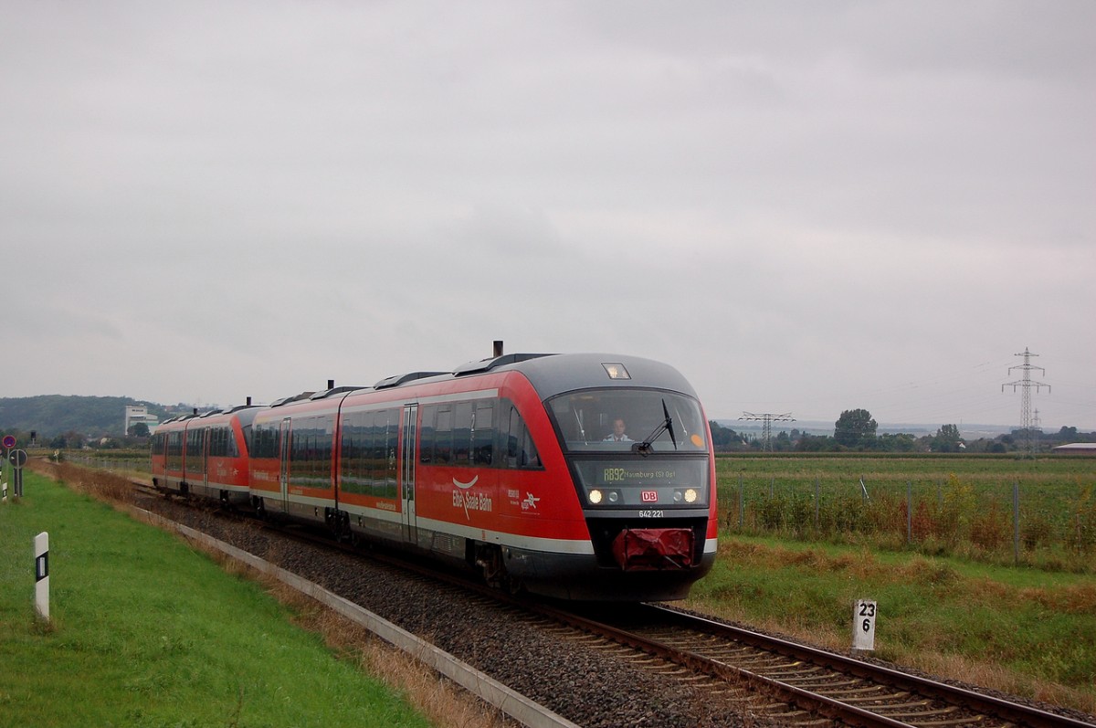 DB 642 221 + 642 719 als RB 34883 von Nebra nach Naumburg Ost, am 14.09.2014 bei Reinsdorf (b Nebra). (Foto: dampflok015)