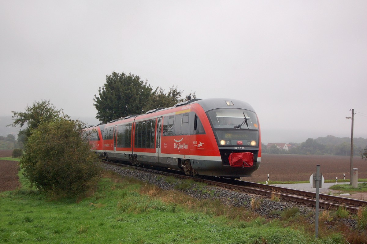 DB 642 729 + 642 xxx als RB 34877 von Naumburg Ost nach Nebra, am 13.09.2014 in Kleinjena. (Foto: dampflok015)