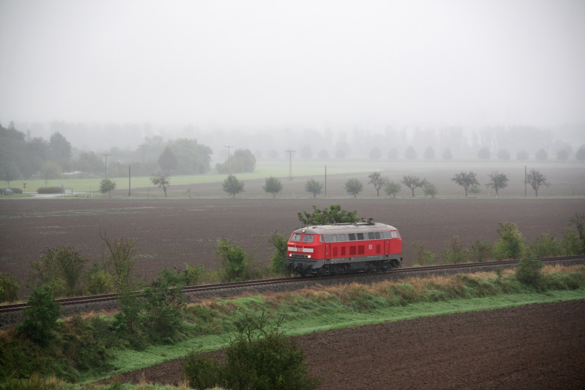 DB Services Sdost 218 208-7 als Tfzf nach Karsdorf, um im dortigen Fahrzeugwerk Flachwagen abzuholen, am 13.09.2014 bei Kleinjena. (Foto: Jens-Peter Ruske)
