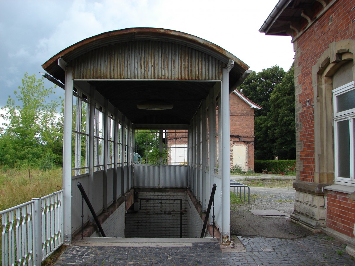 Der Eingang der Bahnhofsunterführung auf der Seite des Bahnhofsgebäude in Laucha, am 12.07.2009. (Foto: Dieter Thomas)