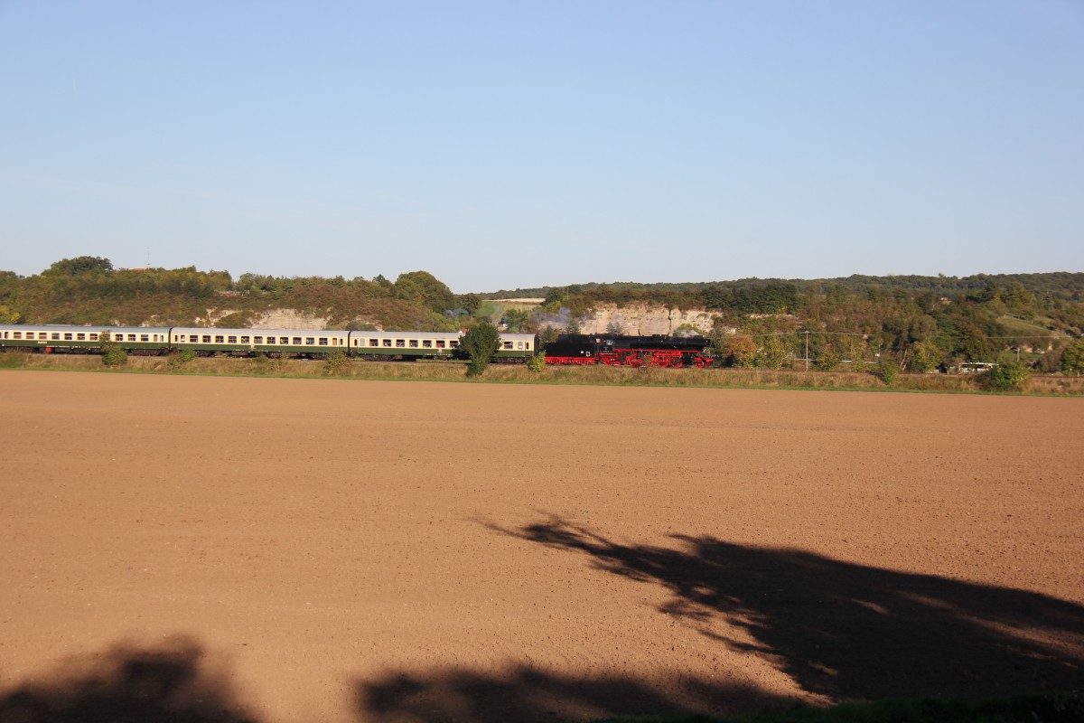 Die 41 1144-9 der IGE Werrabahn mit dem RE 16195 auf der Fahrt von Karsdorf nach Altenburg, am 29.09.2013 bei Kleinjena. (Foto: Wolfgang Krolop) 