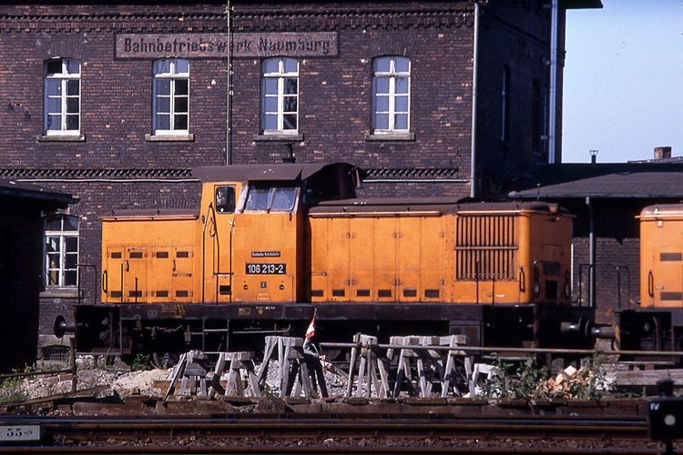 DR 106 213-2 am 13.09.1991 im Bw Naumburg. (Foto: Roland Reimer)
