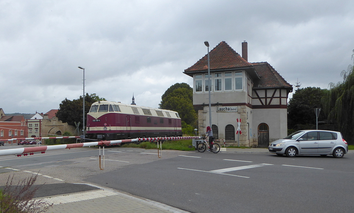 EBS 118 719-4 als Tfzf Richtung Naumburg, am 22.09.2021 in Laucha. (Foto: Gnther Gbel)