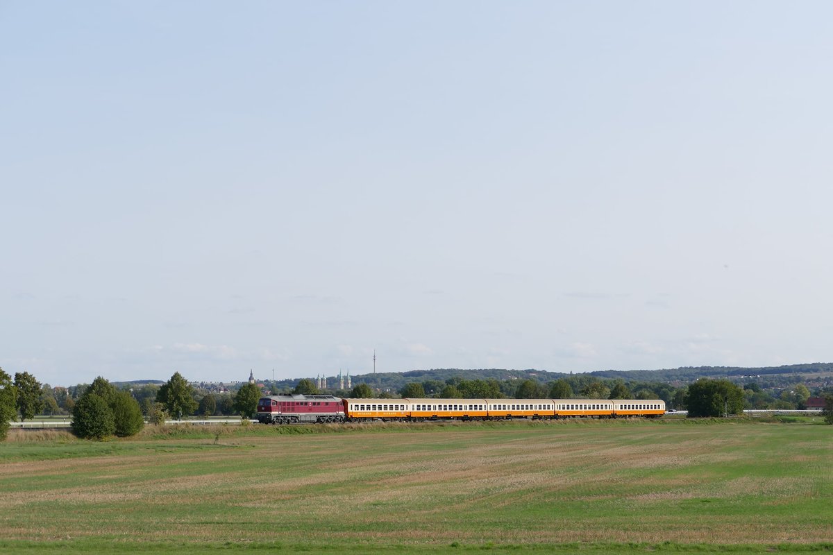 EBS 132 334-4 mit dem DPE 30142  Klassentreffen  von Weißenfels nach Karsdorf, am 12.09.2020 bei Kleinjena. (Foto: Wolfgang Krolop)