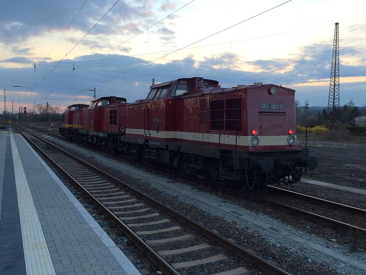 EBS 201 001 + 202 057 + 202 487 als Tfzf Richtung Bad Kösen, am 25.03.2014 in Naumburg Hbf. (Foto: Wolfgang Krolop)