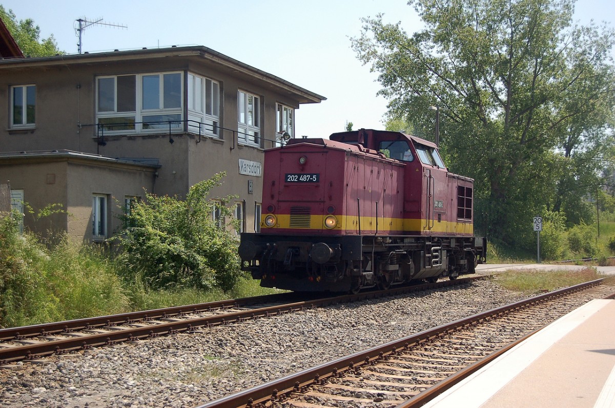 EBS 202 487-5 am 22.05.2014 beim umsetzen neben dem Stellwerk B3 in Karsdorf. (Foto: dampflok015)