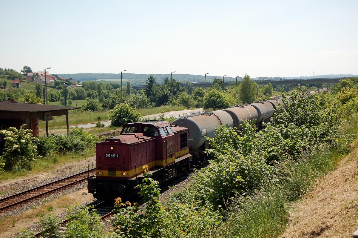 EBS 202 487-5 mit dem DGS 99751 von Grokorbetha nach Karsdorf, am 22.05.2014 in Freyburg Bbf. (Foto: dampflok015)