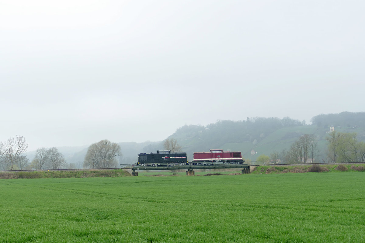 EBS 202 597 und 110 001 als Tfzf Richtung Naumburg, am 19.04.2021 bei Roßbach (Naumburg). (Foto: Wolfgang Krolop)
