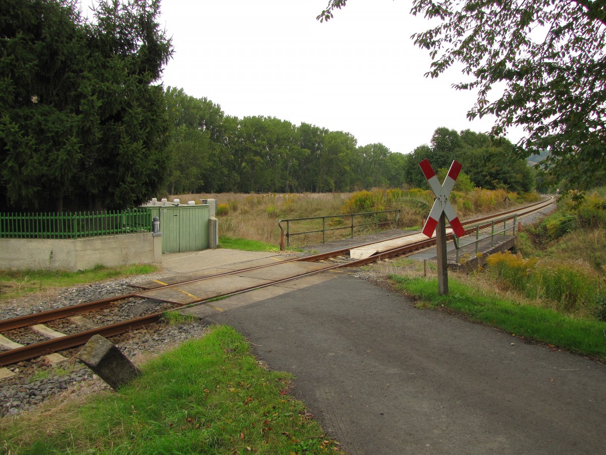 Ein Bahnbergang bei km 9,4 am 05.10.2013 in Balgstdt.