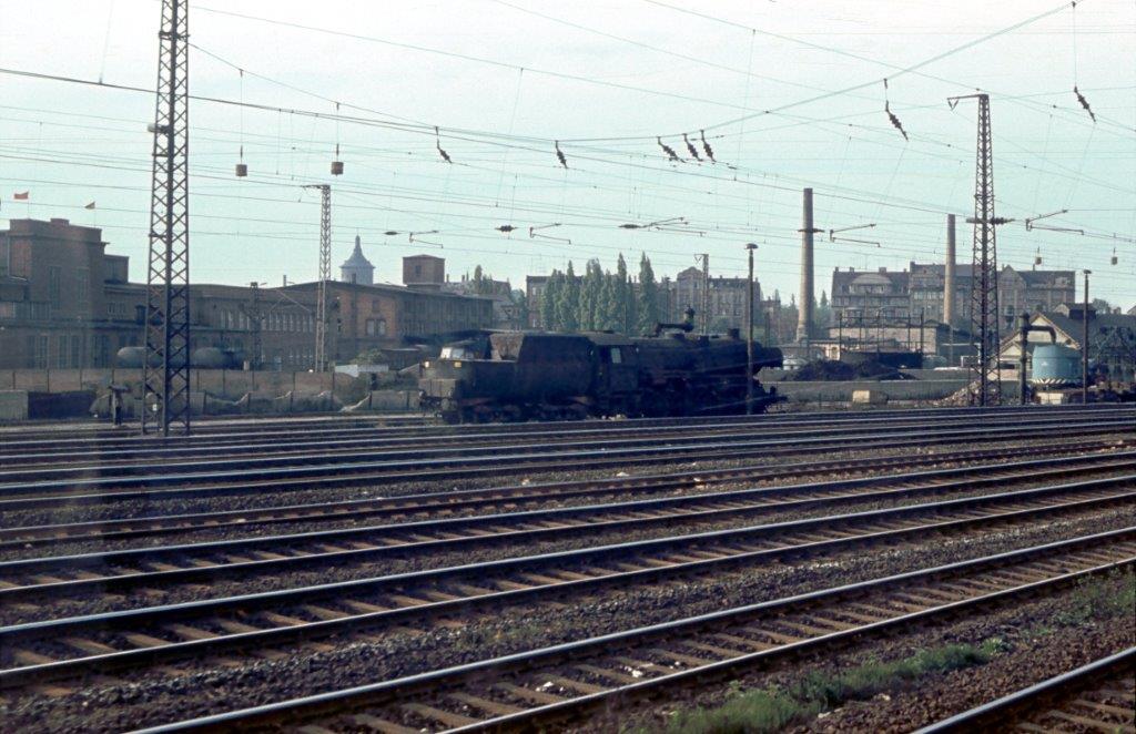 Eine unbekannte Dampflok am 08.05.1981 in Halle (S). (Foto: Klaus Pollmcher)