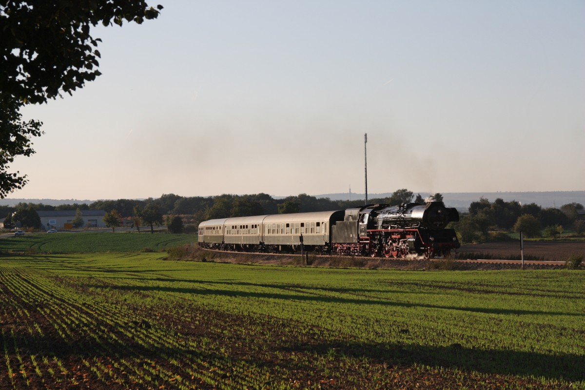 IGE Werrabahn 41 1144-9 mit dem RE 16590  Rotkppchen-Express I  von Freyburg nach Altenburg, am 01.10.2011 bei Sten. (Foto: Jens-Peter Ruske)