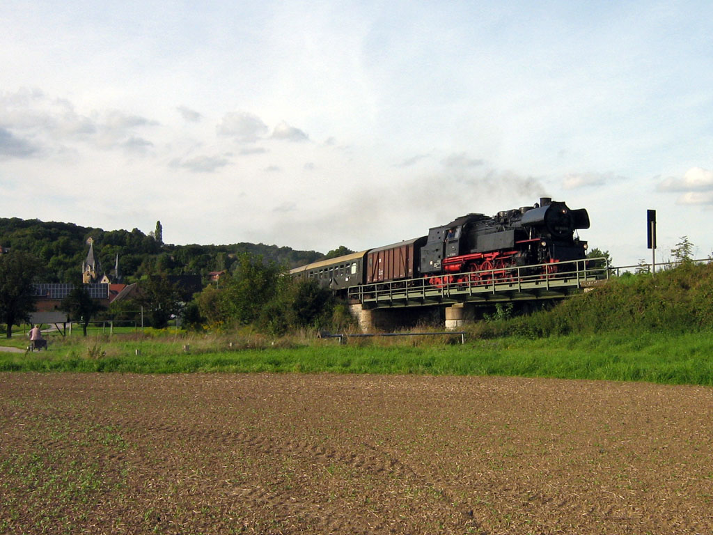 LEG 65 1049-9 mit dem DPE 36565 von Freyburg nach Chemnitz, am 11.09.2010 bei Robach. (Foto: Thomas Menzel)