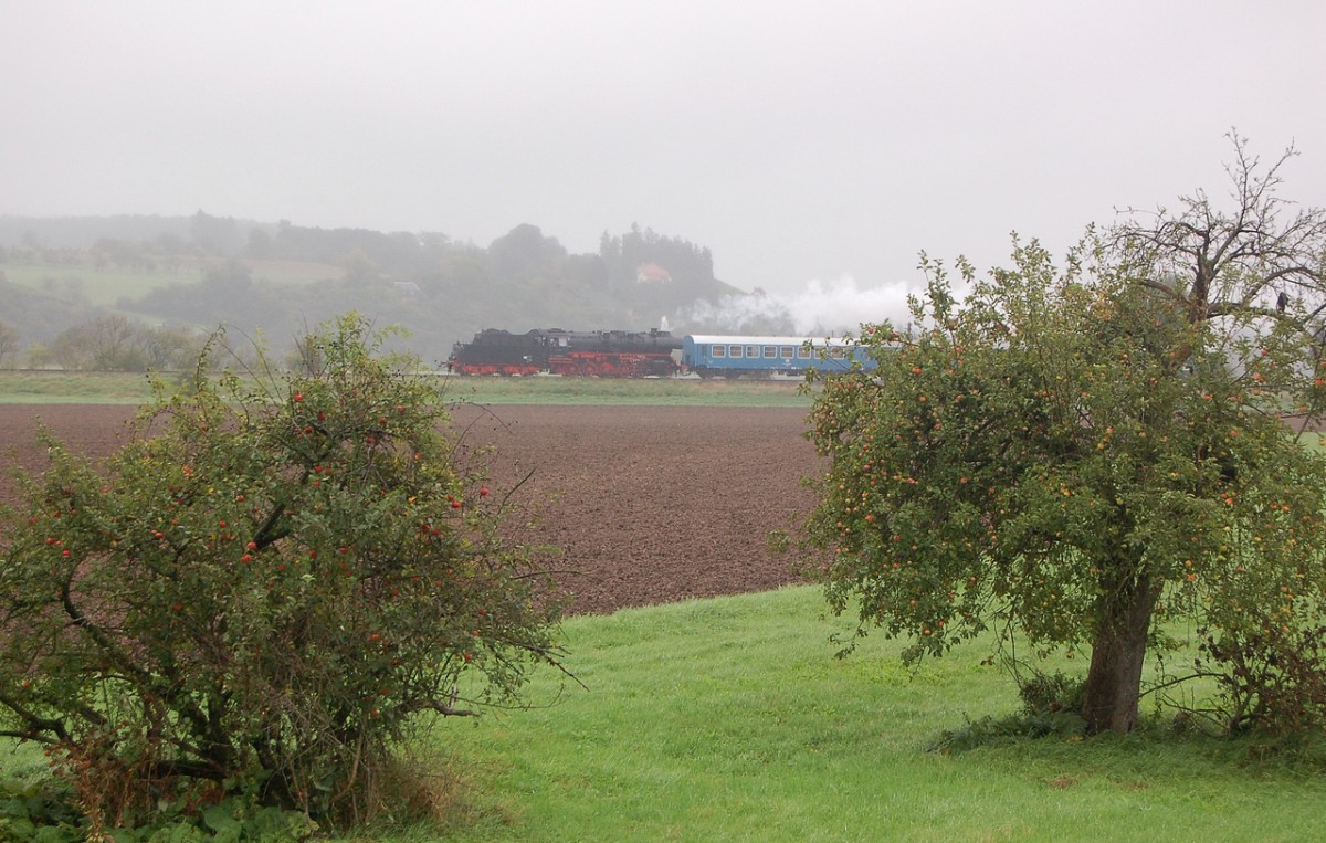 TG 50 3708-0 e.V. mit dem DPE 90147 von Blankenburg nach Freyburg, am 13.09.2014 bei Kleinjena. (Foto: dampflok015)