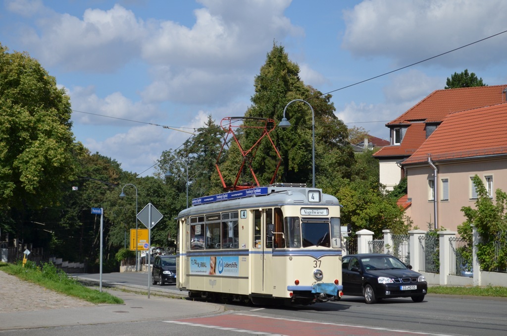 Tw 37 als Linie 4 zur Vogelwiese, am 19.08.2014 in der Jgerstrae. (Foto: Traugott Wembske)